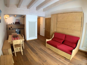 ILIA House Vason